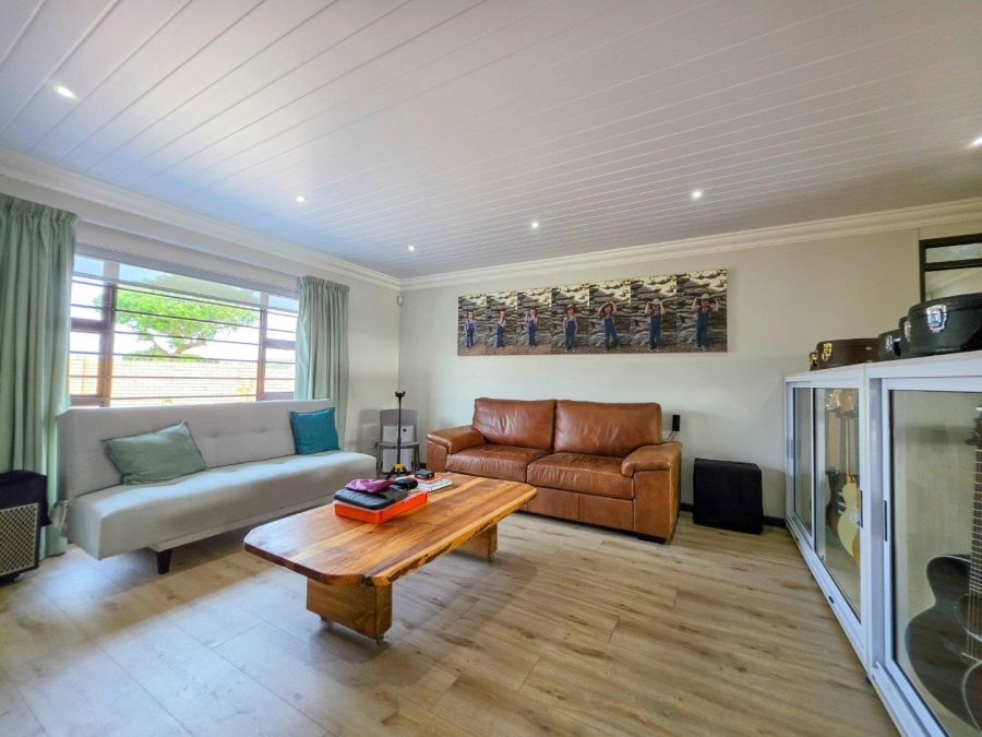 3 Bedroom Property for Sale in Stilbaai Wes Western Cape